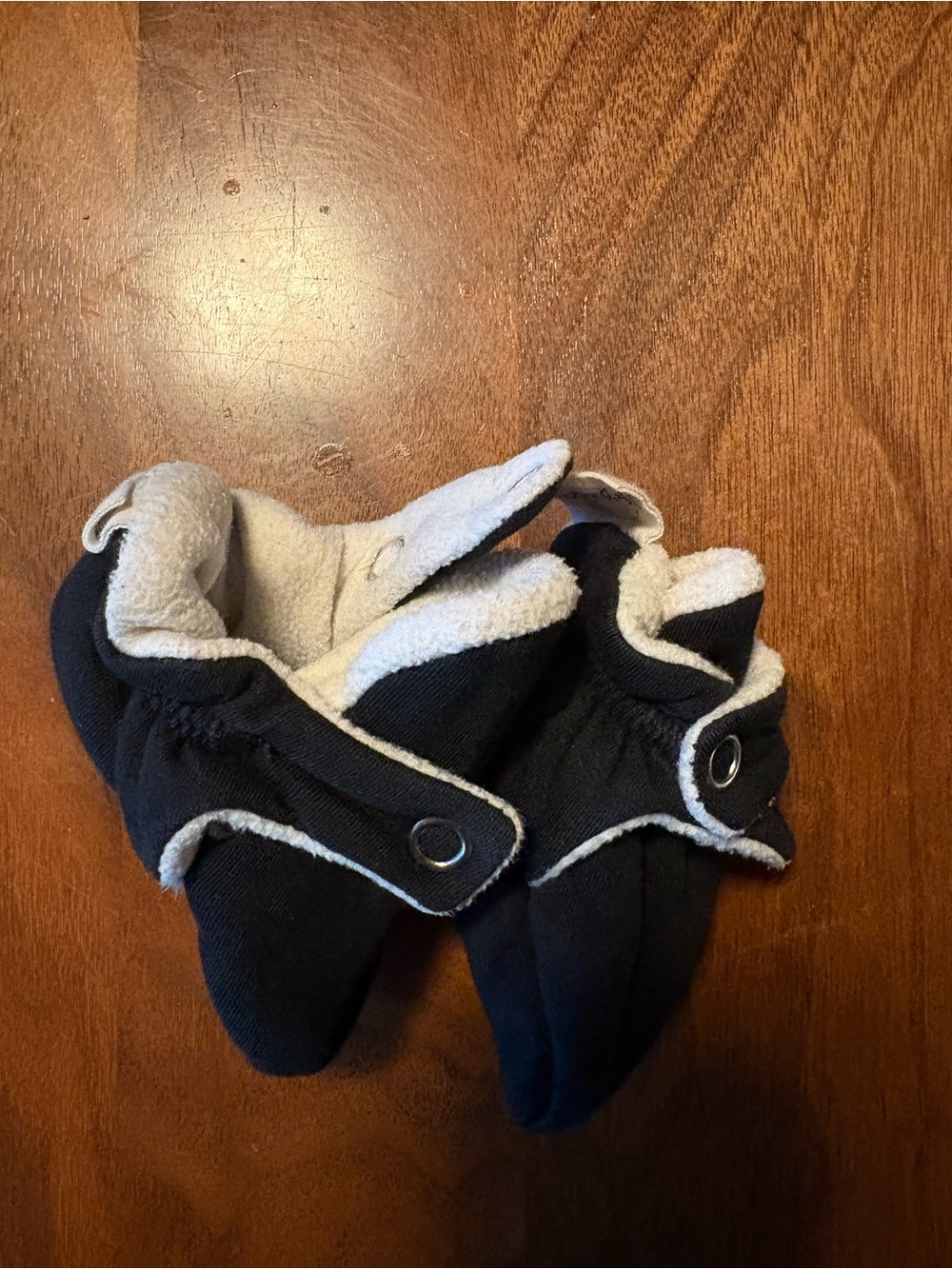 Babalus by Lucy fleece lined 0-3 baby booties with snaps